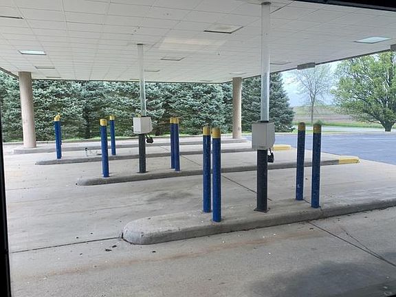 3rd image of 101 N Hilgert Dr
