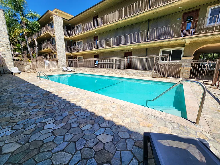 3220 Altura Ave #122 — Photo 32