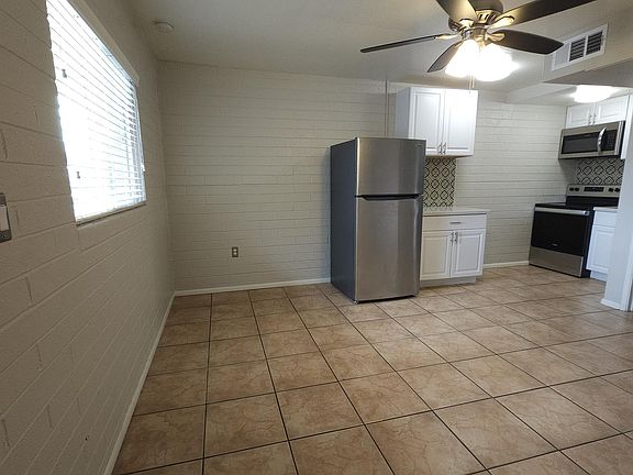 3rd image of 604 S Roosevelt St #1