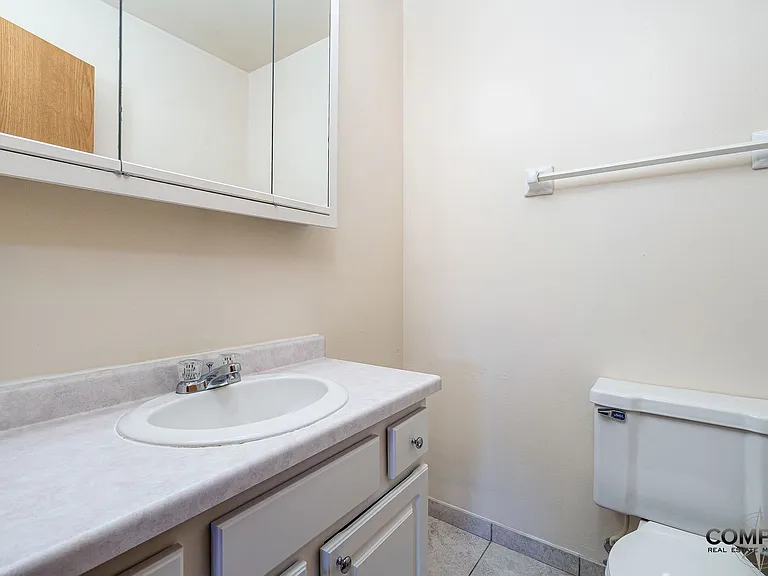 Half Moon Lake Apartments — Photo 39