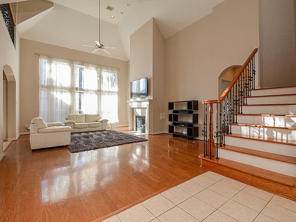 5th image of 4034 Glen Cove Dr