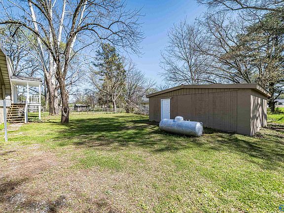 4th image of 172 T E McKinney Cir