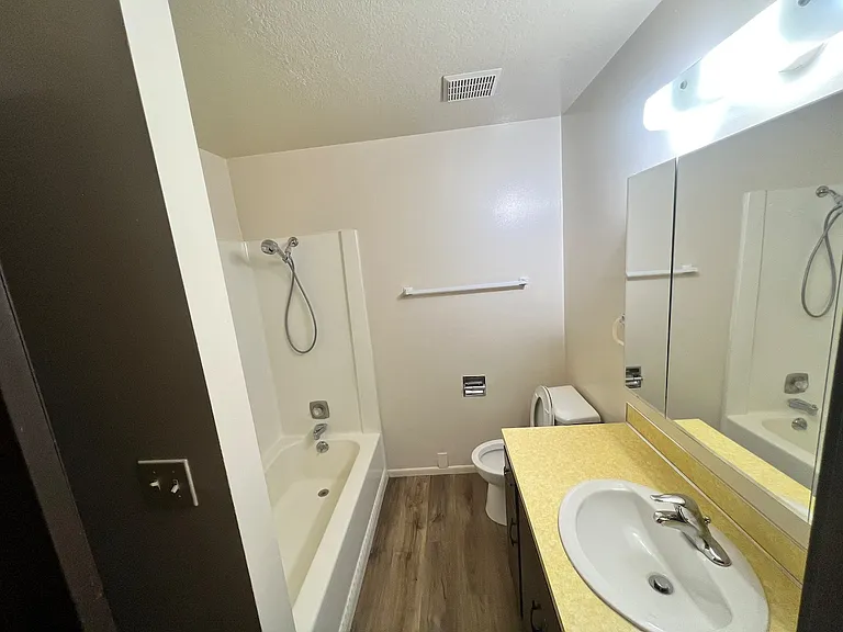 62 N 300 W #D — Photo 10