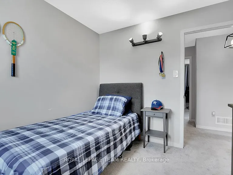 1443 Caravel Cres — Photo 16