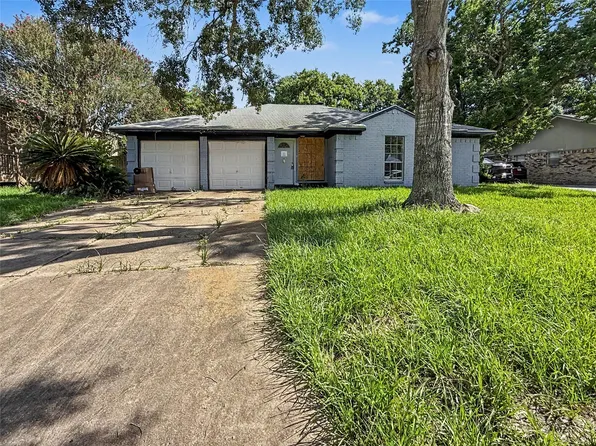 5003 Live Oak Dr, Dickinson, TX 77539