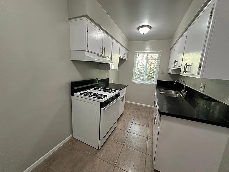 536 Saint Louis Ave — Photo 6