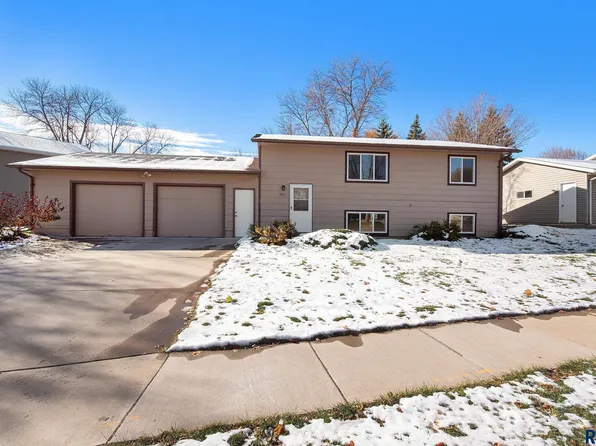 5801 W Pebble Creek Rd, Sioux Falls, SD 57106