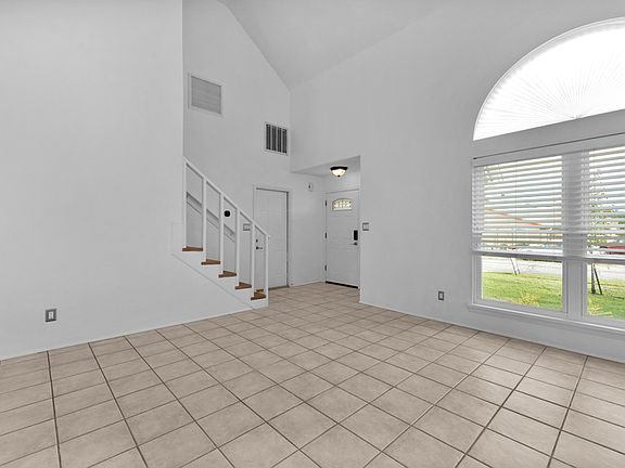5th image of 408 Woodland Park Cir #1