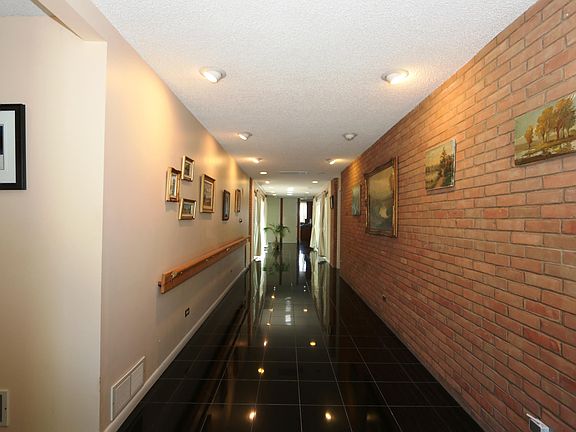 3rd image of 3200 Lakeshore Dr