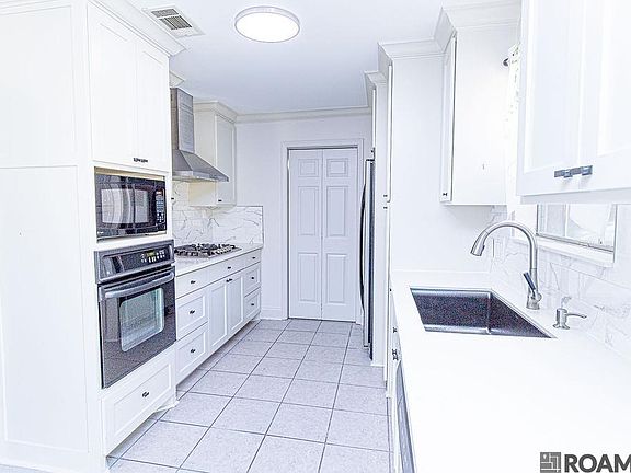 4th image of 15731 Hewwood Ave