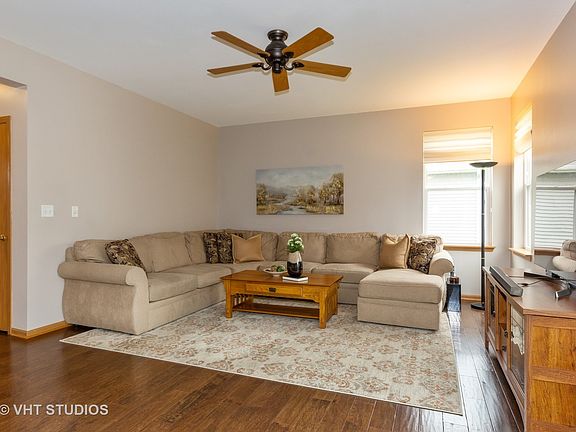 3rd image of 367 Kensington Dr