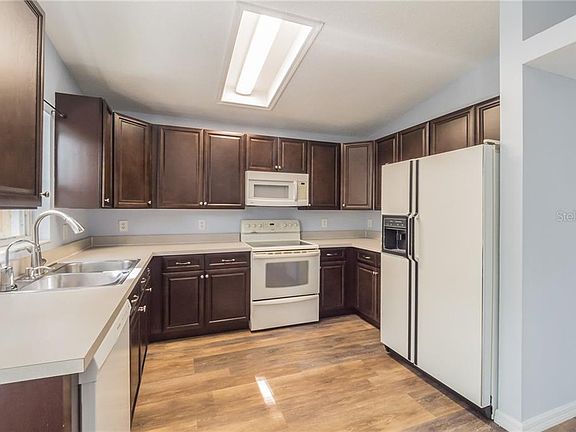 3rd image of 1908 Windsor Oak Dr