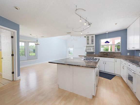 3rd image of 102 Martesia Way