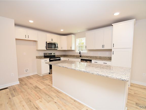 3rd image of 7067 Winthrop St