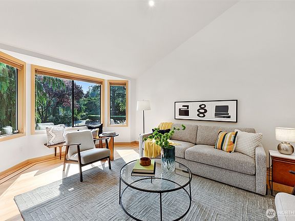 5th image of 9559 45th Avenue NE