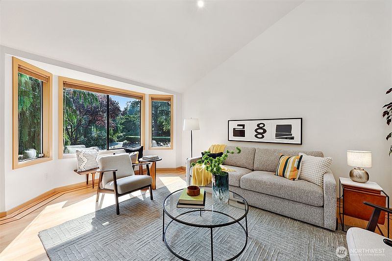 5th image of 9559 45th Avenue NE