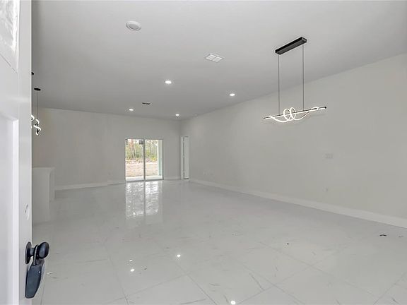 5th image of 15740 SW 55th Avenue Rd