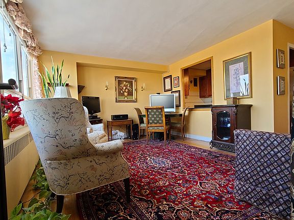 2nd image of 3950 N Lake Shore Dr APT 1308