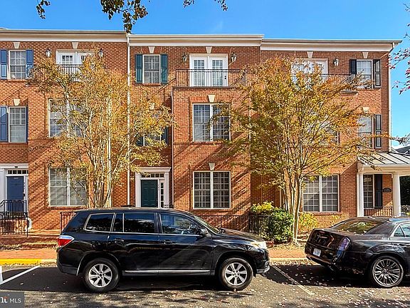 2nd image of 743 Vestal St