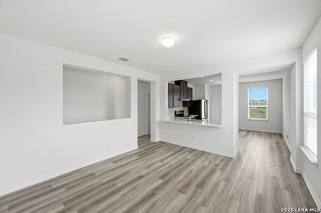 3 bed, 2.0 bath, 1242 sqft, $1,595 — Photo 4