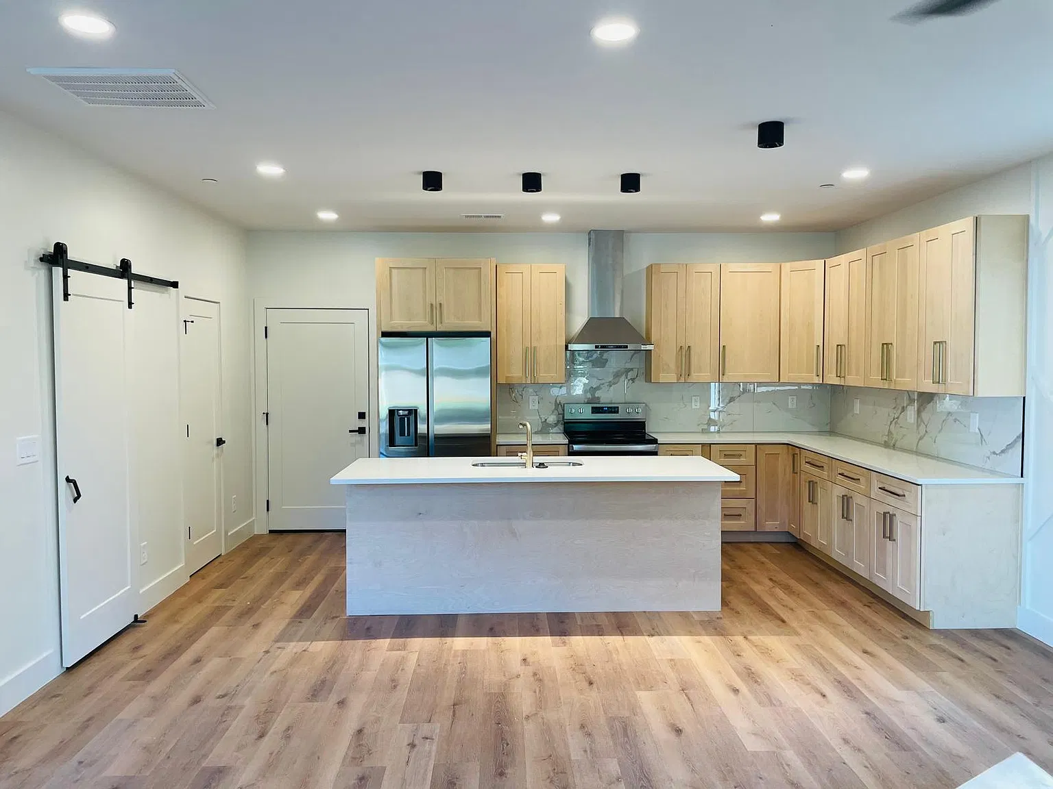 3 bed, 3.5 bath, 1610 sqft, $2,525 — Photo 4