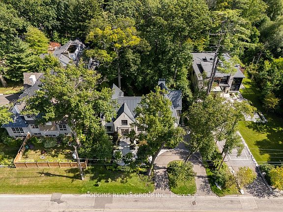 3rd image of 238 Mineola Rd W