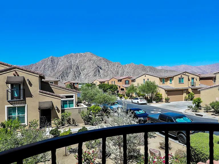 52358 Hawthorn Ct — Photo 13