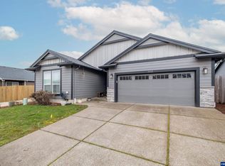 2421 Mountain River Dr, Lebanon, OR 97355