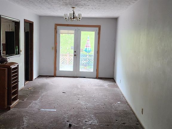 4th image of 1010 Normandy Dr