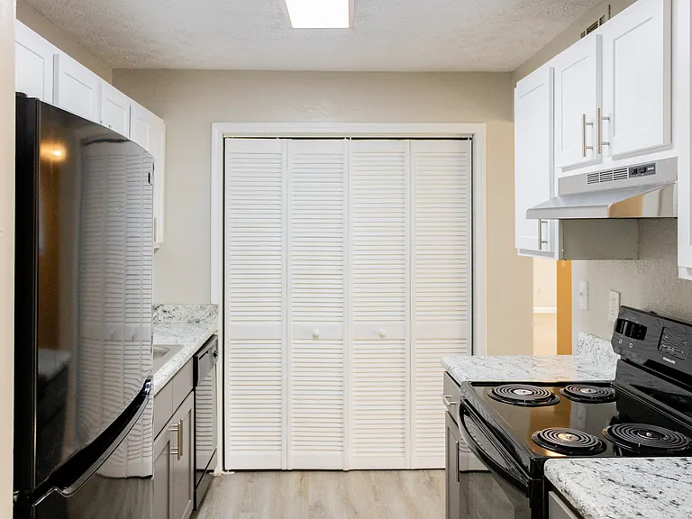 Twin Springs Apartments — Photo 9