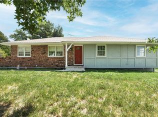 4901 S Lefholz Rd, Oak Grove, MO 64075