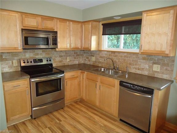 3rd image of 536 Notre Dame Ave
