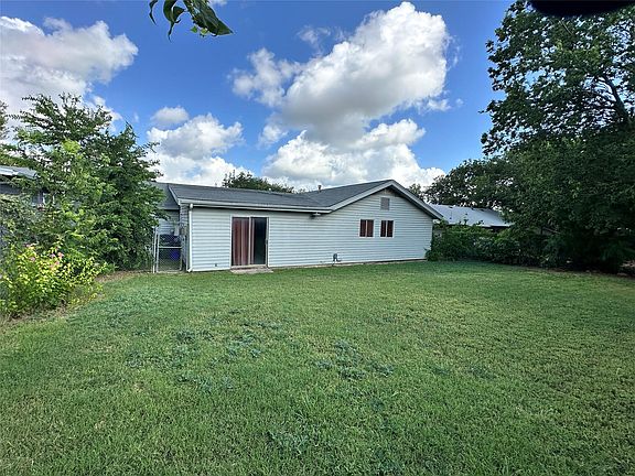 3rd image of 5813 Cedardale Dr