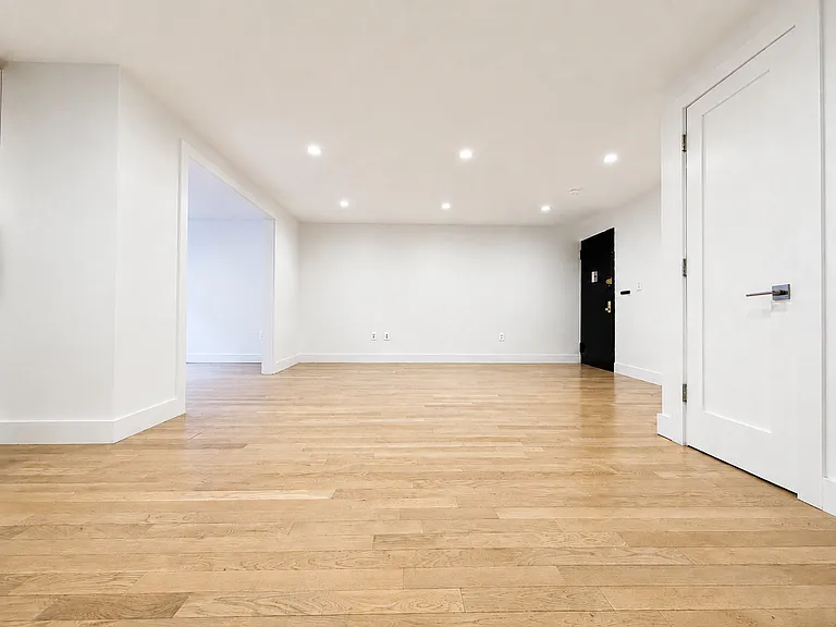 11 Crooke Ave #1E — Photo 3