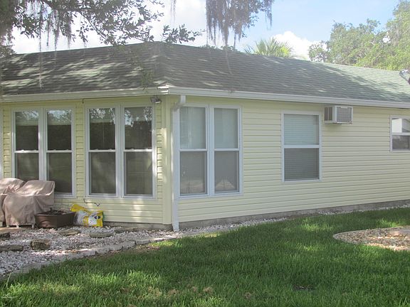 3rd image of 330 NW Plantation Dr