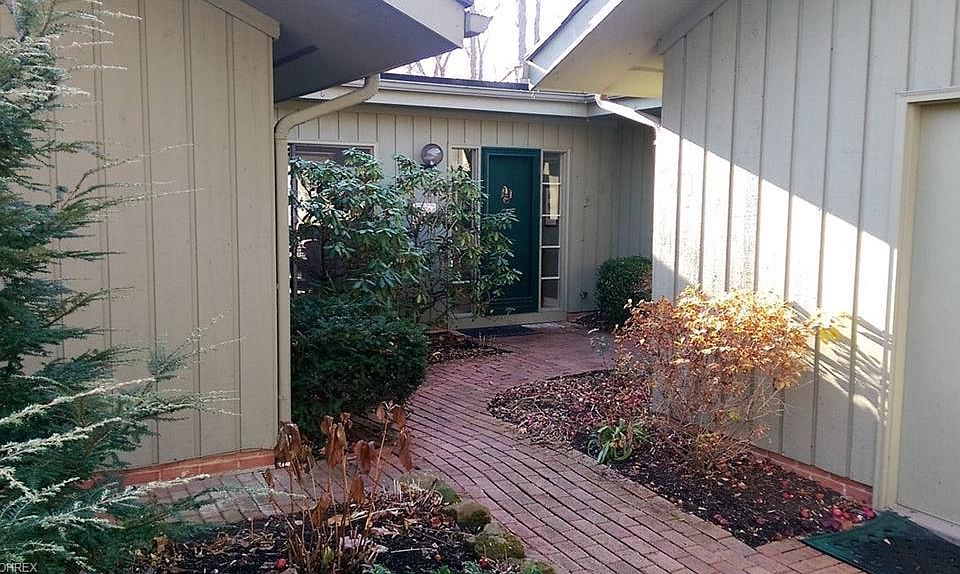 1st image of 622-4 Russet Woods Ln