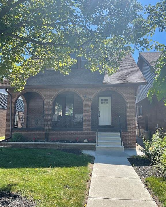 1st image of 1677 Victoria Ave