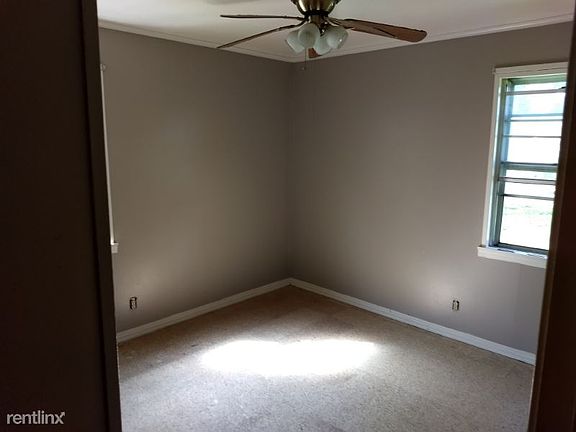 5th image of 102 Oakdale St