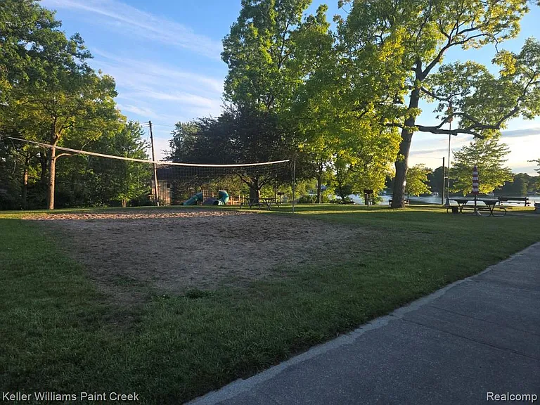 1125 S Long Lake Blvd — Photo 46