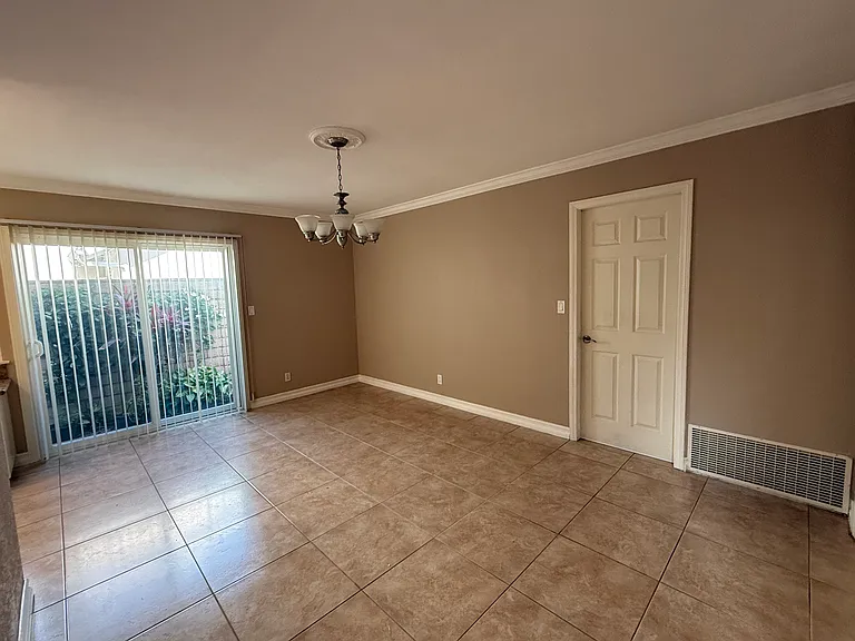 15431 Lorraine Way — Photo 6