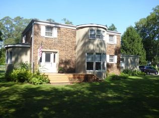 51889 Kenilworth Rd, South Bend, IN 46637