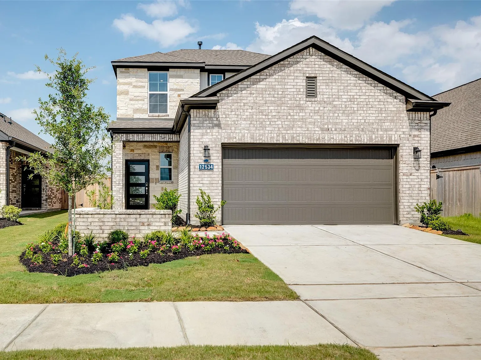4 bed, 2.5 bath, 2178 sqft, $2,900 — Photo 2