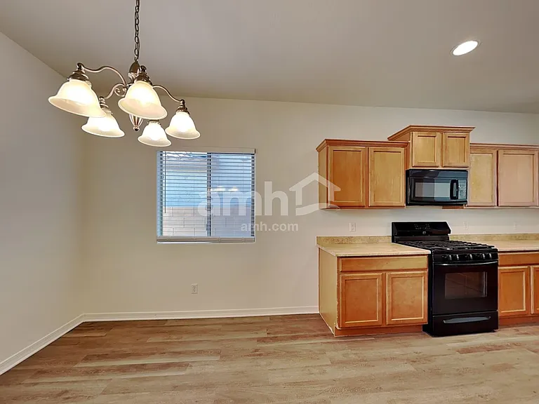 18641 W Mission Ln — Photo 4