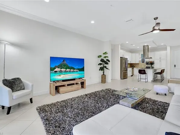 21450 Strada Nuova Cir APT 305, Estero, FL 33928