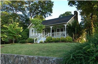 2nd image of 800 Mount Vernon Ave
