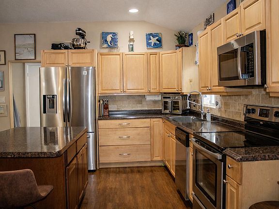 5th image of 711 Sharon Pl
