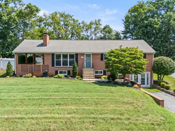 123 Silver Springs Dr, Lynchburg, VA 24502