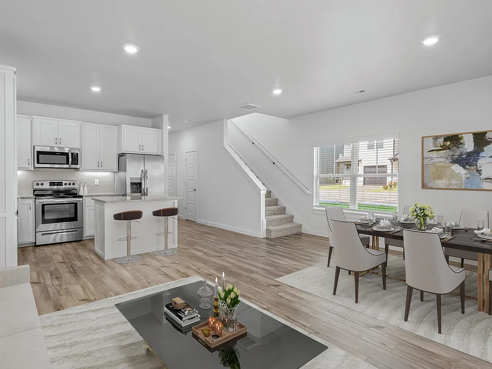 513 W Pickens Rd