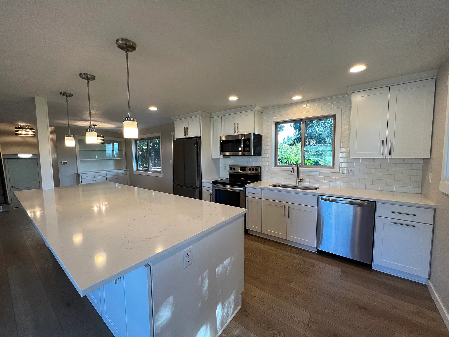 4 bed, 1.5 bath, 1700 sqft, $3,850 — Photo 4