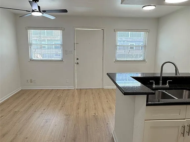 2401 Manor Rd #126 — Photo 6